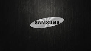 黑色皮革背景上帶有金屬光澤的Samsung標誌