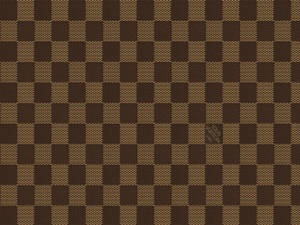 棕色和棕褐色棋盤格圖案布料，帶有 Louis Vuitton 標誌。