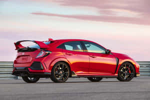 日落時分賽道上的紅色本田思域Type R