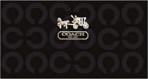 Coach品牌標誌，黑色字母組合背景上配有馬和馬車圖案。