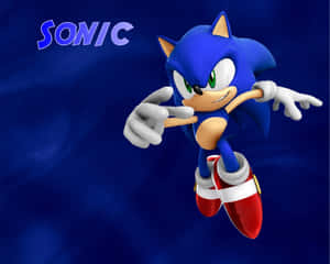 Sonic the Hedgehog 帶著堅定的表情在藍色背景上奔跑。