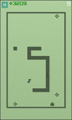 復古像素遊戲顯示數字五，帶有分數和暫停控制。 — 蛇 壁紙