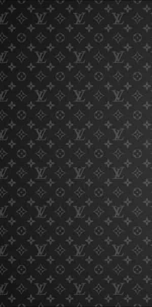 深灰色紋理牆紙，帶有重複的 Louis Vuitton 字母組合圖案。