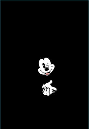 米奇老鼠眨眼並用手指著，白色輪廓在黑色背景上。