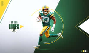 足球運動員 Aaron Jones 身穿綠灣包裝工隊球衣持球奔跑。