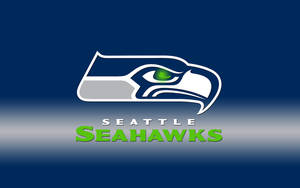 NFL 球隊西雅圖海鷹隊的標誌，帶有綠色眼睛和以綠色和白色顯示的球隊名稱。