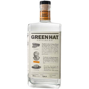 透明氈酒瓶，標有Green Hat，帶有海軍帽插圖和navy strength文字。