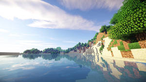 像素化嘅Minecraft風景，樹木同懸崖倒映喺平靜嘅水面上，天空晴朗。