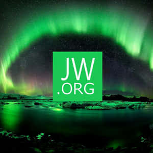 冰水上空的綠色北極光，中央帶有JW.ORG標誌。 — 綠色動態圖 壁紙