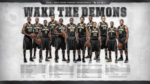 Wake Forest Demon 籃球隊身穿黑色制服，手持籃球和比賽日程擺姿勢。