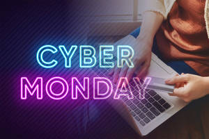 在 Cyber Monday 減價期間用信用卡網上購物的人。 — 霓虹 壁紙