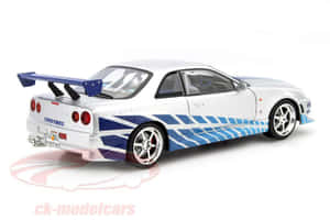 白色日產Skyline GT-R模型車，帶藍色條紋和尾翼。