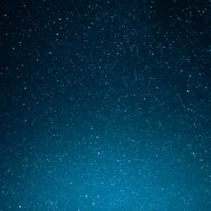星空夜空，藍色漸變消失在黑暗中。 — 夜空 壁紙