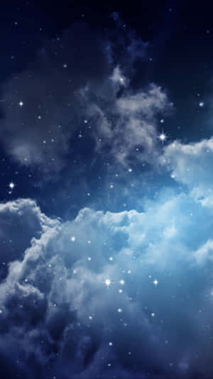 星空，有發光的雲朵和明亮的星星。