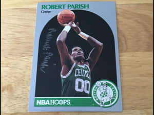 復古NBA Hoops交易卡，Robert Parish正在投籃。 — 波士頓塞爾特人 GIF 壁紙