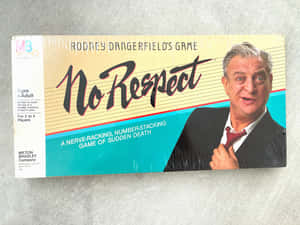 密封在灰色表面上的 Rodney Dangerfield 棋盤遊戲盒。