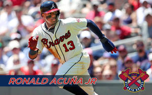 棒球手 Ronald Acuña Jr. 在勇士隊比賽中奔跑，身後有球迷。