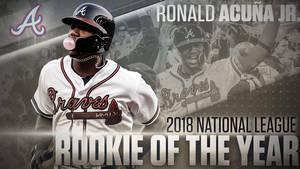 棒球運動員 Ronald Acuña Jr. 身穿勇士隊制服吹泡泡糖，球迷在慶祝。