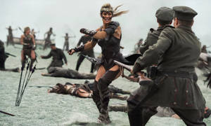 女戰士在戰場上與士兵作戰，地上有倒下的屍體和箭矢。