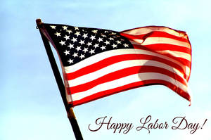 美國國旗飄揚，帶有Happy Labor Day文字