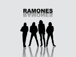 四個黑色樂隊成員剪影站成一排，上方有 RAMONES 字樣。