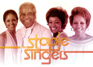 The Staple Singers 的團體照，成員微笑穿著白色服裝和橙色文字。