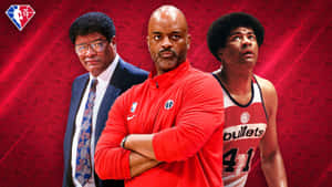 三位傳奇NBA人物身著正式服裝和籃球服，在紅色幾何背景前擺姿勢。 — 運動 壁紙