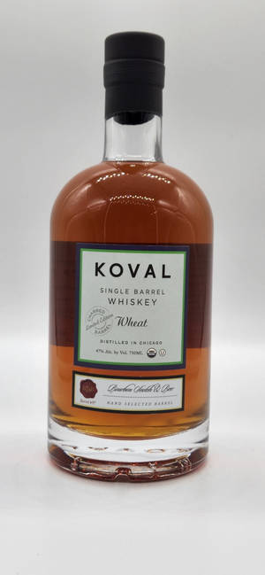 一瓶Koval Single Barrel Wheat Whiskey，琥珀色液體和黑色瓶蓋。