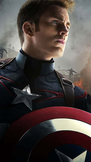 美國隊長身穿戰鬥裝備，在煙霧和火焰中手持盾牌。