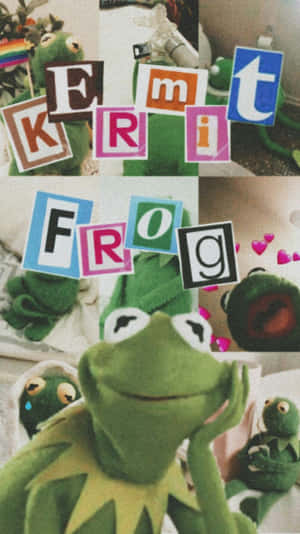 綠色Kermit the Frog毛公仔與彩色剪出字母排列，拼出Kermit Frog。