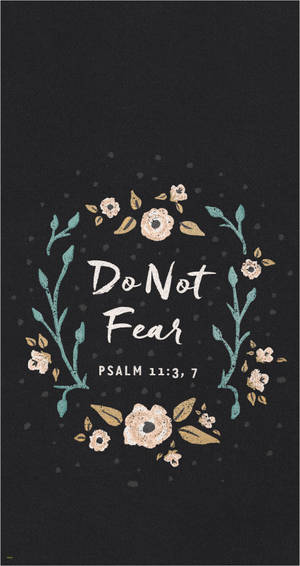 黑色背景，帶有「Do Not Fear」文字和花環設計。