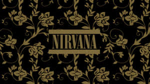 黑色背景上帶有「NIRVANA」文字置中的金色花卉圖案。