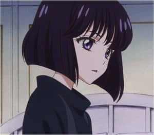 短黑髮紫眼動漫少女在室內回頭看。