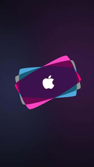 Apple標誌在彩色重疊的幾何形狀上，背景為深紫色
