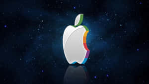 帶有彩虹咬痕的Apple標誌漂浮在星空空間中，帶有反射。 — 蘋果 壁紙