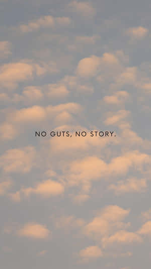 在柔和金色雲朵上的勵志名言「no guts no story」。
