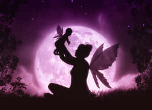 仙女在紫色夜空下抱著嬰兒仙女，月亮發光
