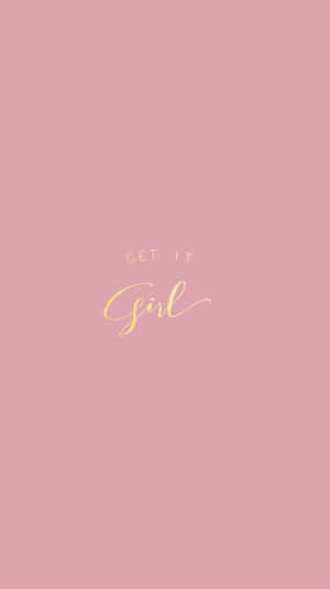 粉紅色背景，金色草書文字寫著 'GET IT Girl' — iPhone 粉紅美學 壁紙