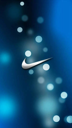 銀色Nike勾勾標誌，發光球體，藍色漸變背景