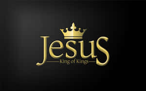 深色背景上金色Jesus King of Kings標誌配皇冠
