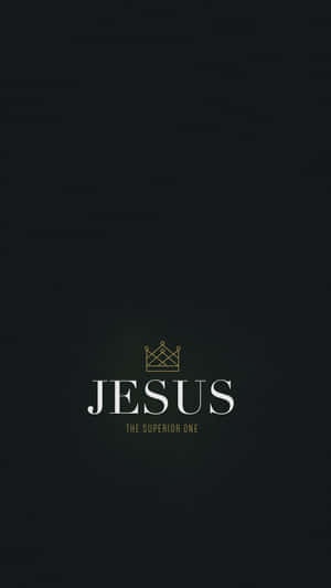深色背景上帶有 JESUS 和皇冠的文字桌布
