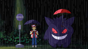 訓練員和耿鬼在夜雨中站在雨傘下。