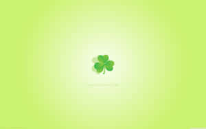 一個綠色四葉草，帶有 'Happy Saint Patrick's Day' 文字在漸變背景上。