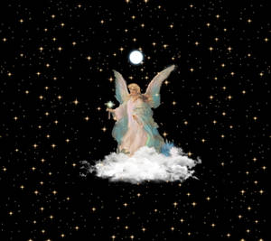 一個擁有發光翅膀和杖的天使，在滿月的星空夜空下漂浮在雲上。