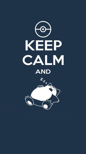 卡比獸在「Keep Calm and」文字下睡覺，帶有精靈球圖標