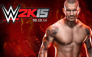 WWE 2K15遊戲封面，火紅背景下有紋身的摔角手。