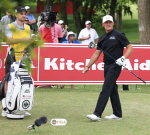 職業高爾夫球手 Alex Cejka 在 PGA 錦標賽中揮桿後微笑。