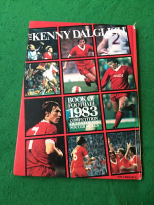 1983年復古足球問答書， featuring Kenny Dalglish 身穿紅色球衣。
