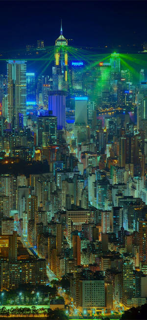 香港夜景，摩天大樓閃耀，綠色激光束。 — 唐人街 GIF 壁紙