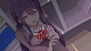 紫髮動漫女孩穿著校服，看起來很驚恐。